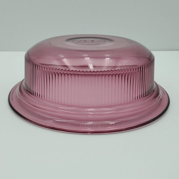 Corning Vision Cranberry 24 Ounce Ribbed Casserole Dish with Glass Pyrex Lid - Picture 3 of 8